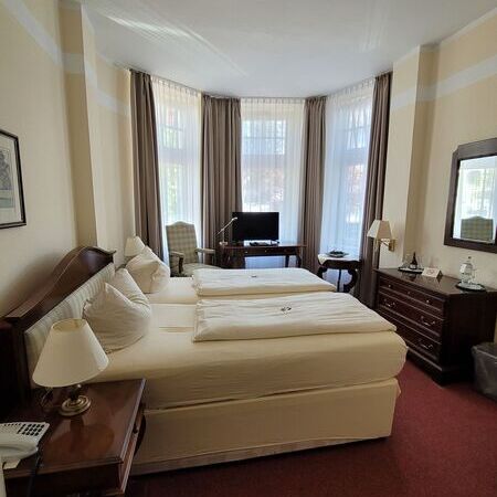 Doppelzimmer mit Erker in der Villa Königin